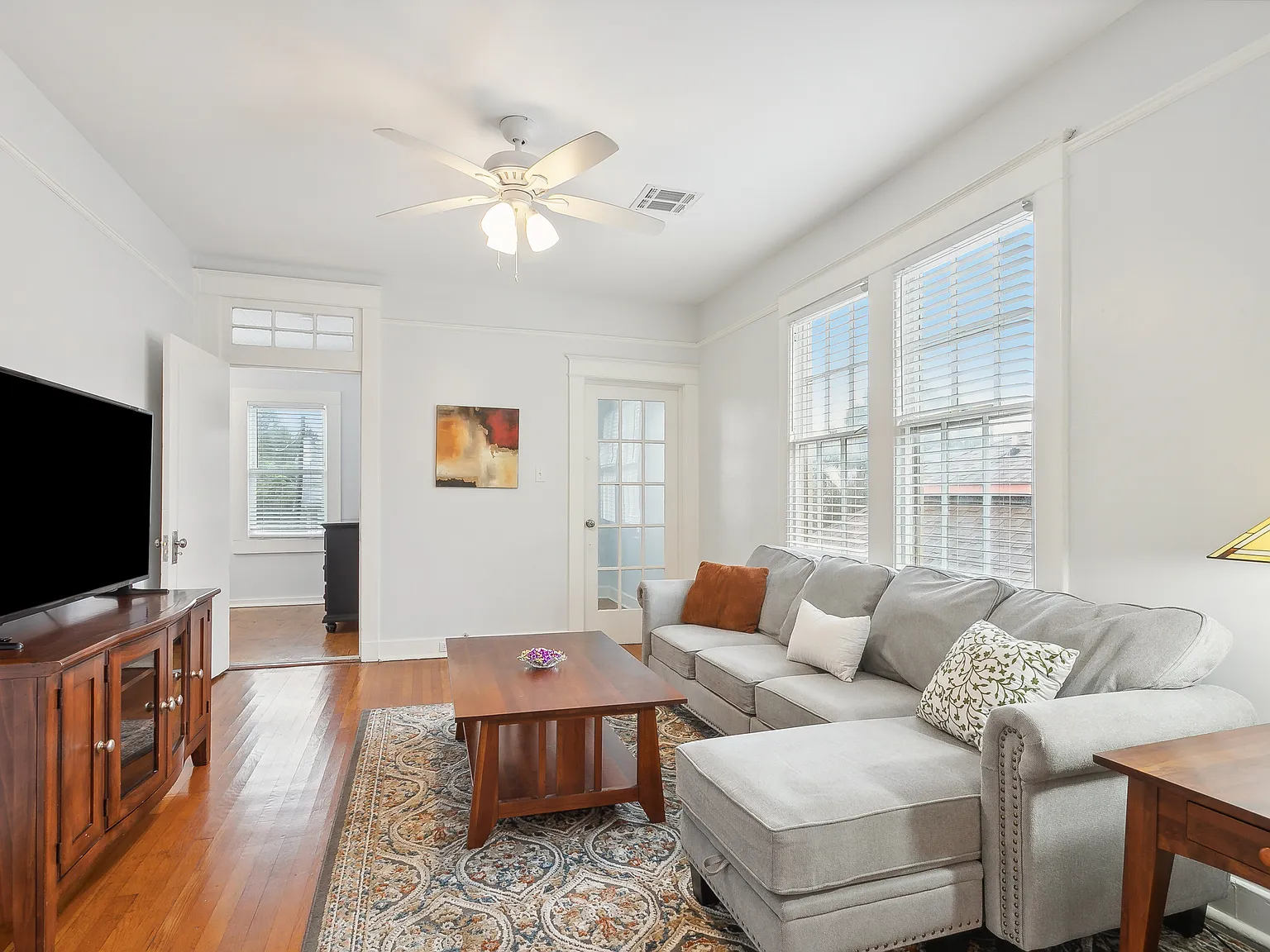 1 bed, 1728 sqft, $1,300 — Photo 2