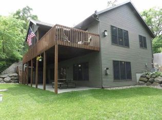 S9194 Dam Heights Rd, Prairie Du Sac, WI 53578