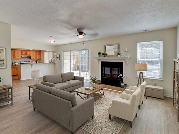 5th image of 604 Oleander Cir