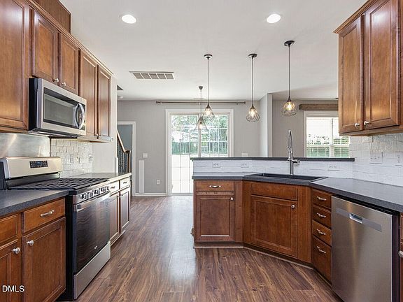 3rd image of 217 W Elm Ave