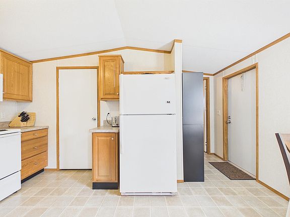 5th image of 44 Fleck Dr