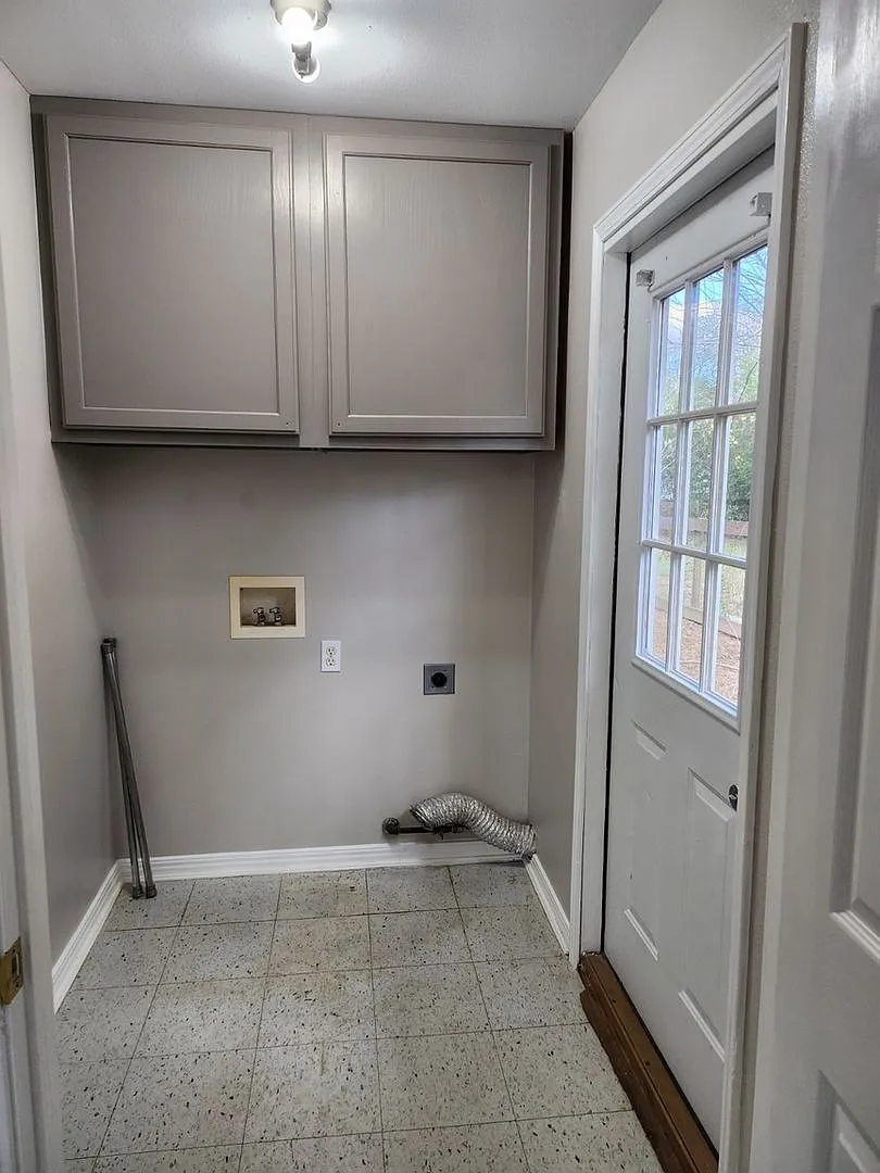 Charming 3BR Duplex in the center of Folsom — Photo 2
