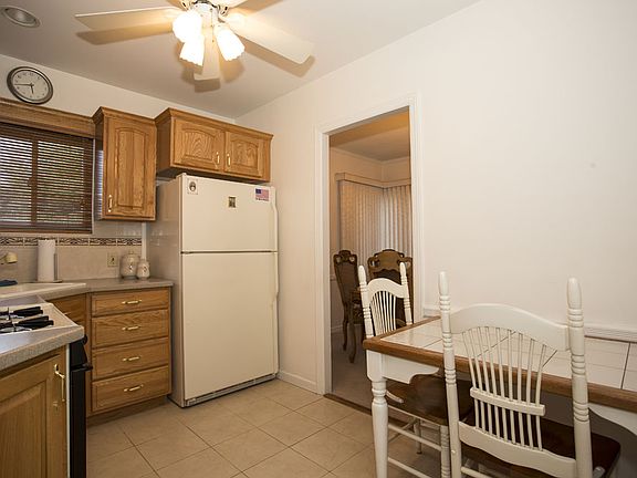 5th image of 66 Aster Dr