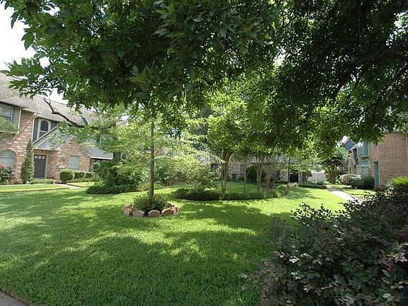 SERENE COURTYARD PERFECT FOR RELAXING!