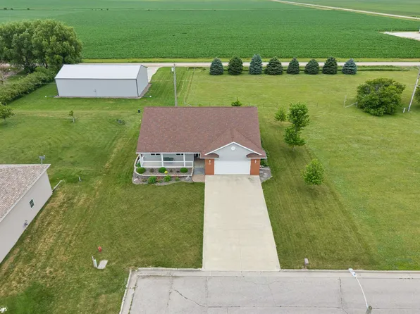 104 15th Ave SW, Clarion, IA 50525