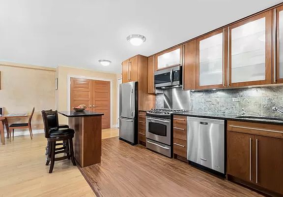 3rd image of 333 E 79th St APT 15Z