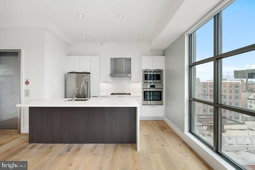 1 bed, 1.5 bath, 700 sqft, $2,700 — Photo 4