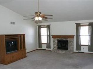 124 Sherman Ln, Poplar Grove, IL 61065