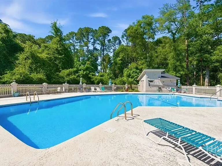 102 Hidden Lake Ct — Photo 8
