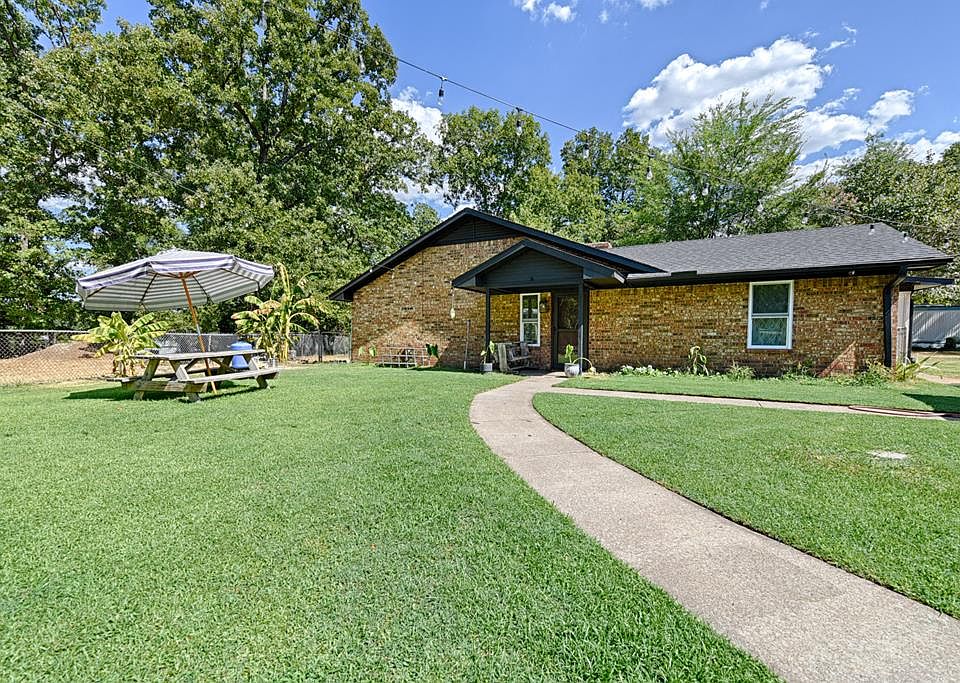 1st image of 206 Saint Michaels Cir