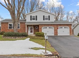 9 Rolling Hills Rd, Schenectady, NY 12309