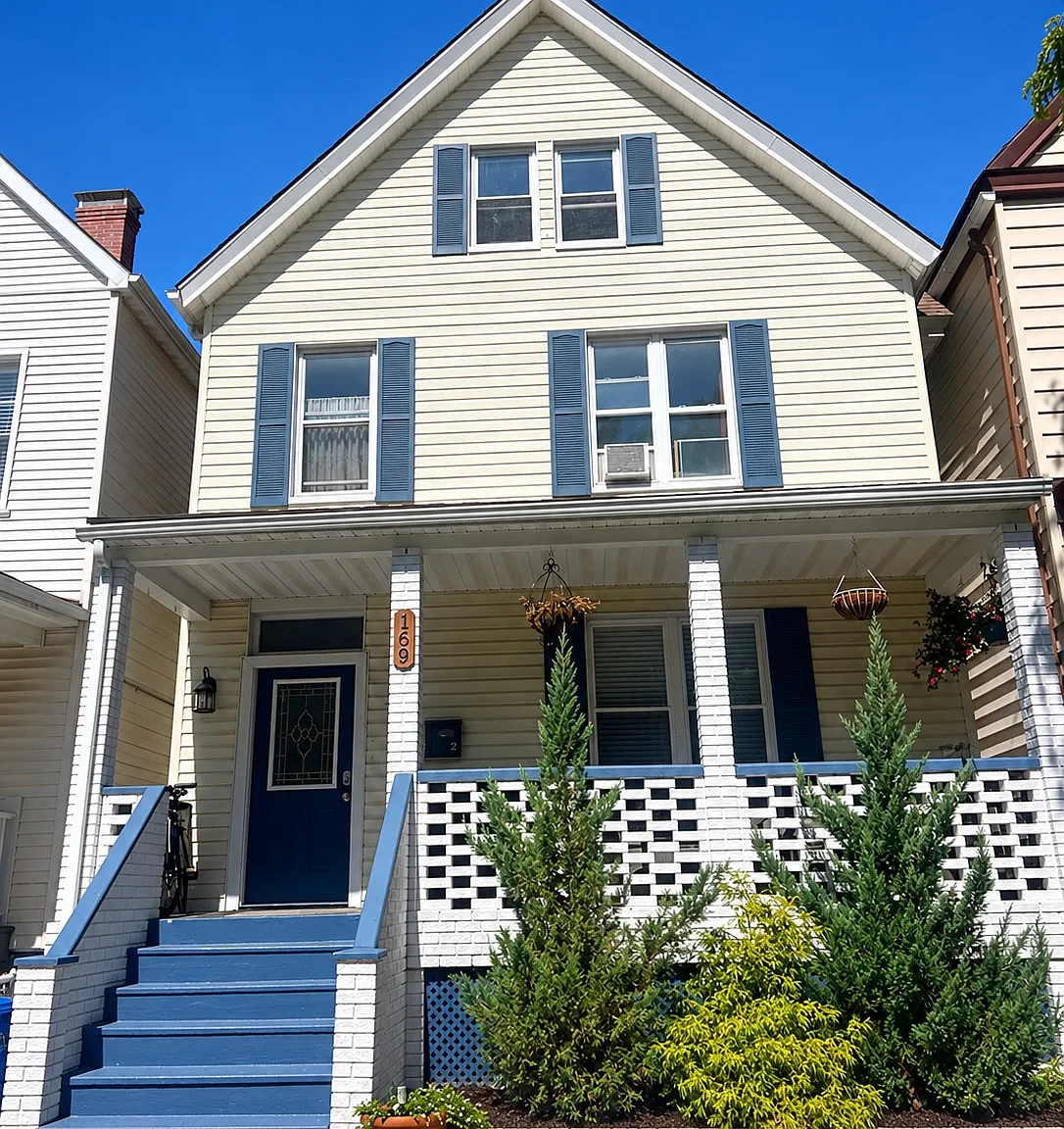 3 bed, 1975 sqft, $3,975 — Photo 1