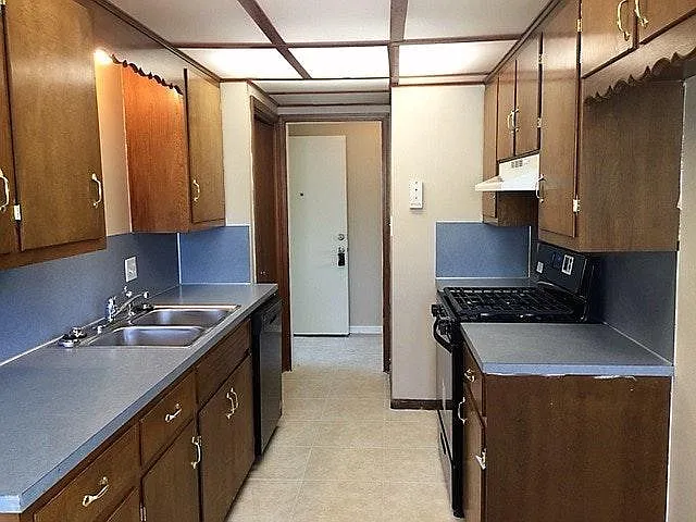 102 W 32nd Pl — Photo 8
