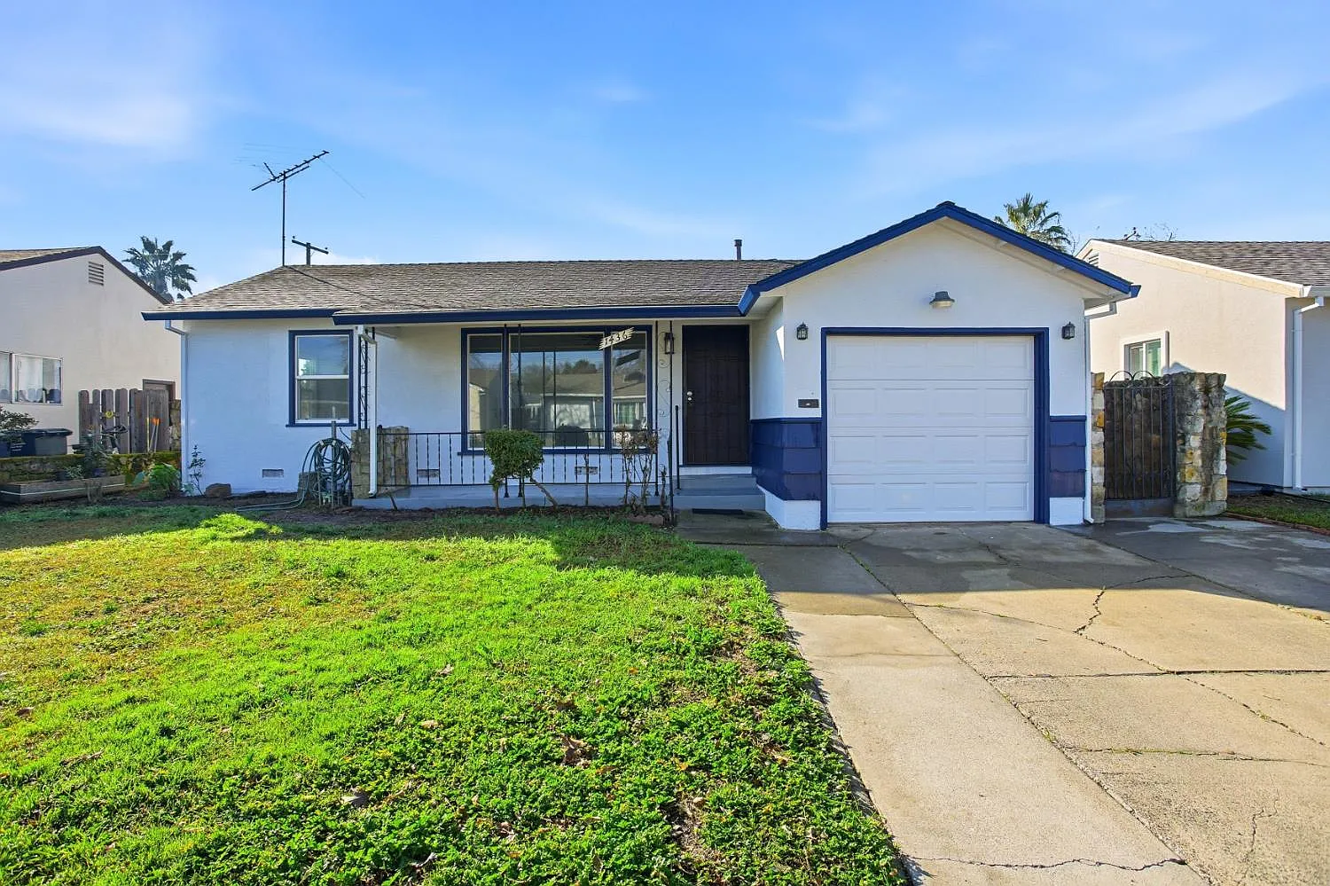 1436 Sterling St photo 1