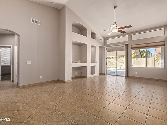 5th image of 1442 W THOMPSON Way