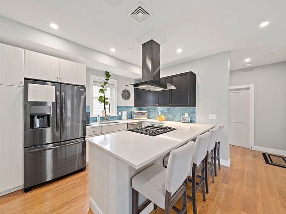 2nd image of 64 Armandine St Unit 2