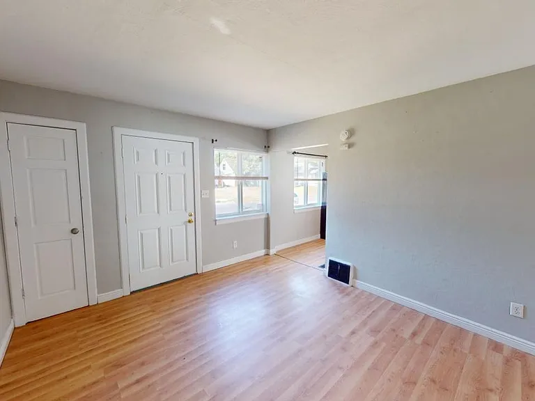 388 S Powell Ave — Photo 8