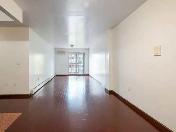 132-36 Pople Avenue image 3 of 19