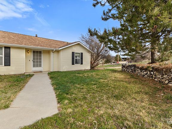3rd image of 376 Rimview Dr