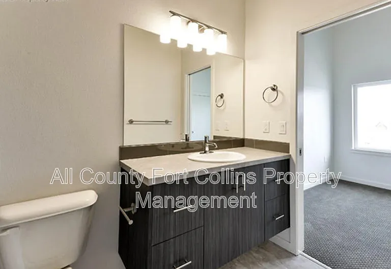 225 Green Leaf St #7 — Photo 5