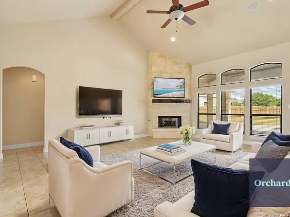 100 VINTAGE RANCH CIR, La Vernia, TX 78121