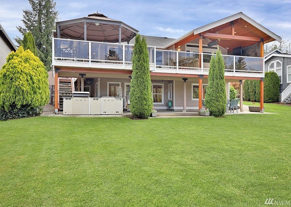 Gorgeous No Bank True Western Exposure Waterfront!