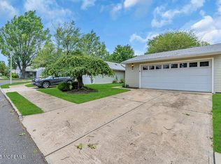 104 Chatham Dr #104B, Monroe Township, NJ 08831