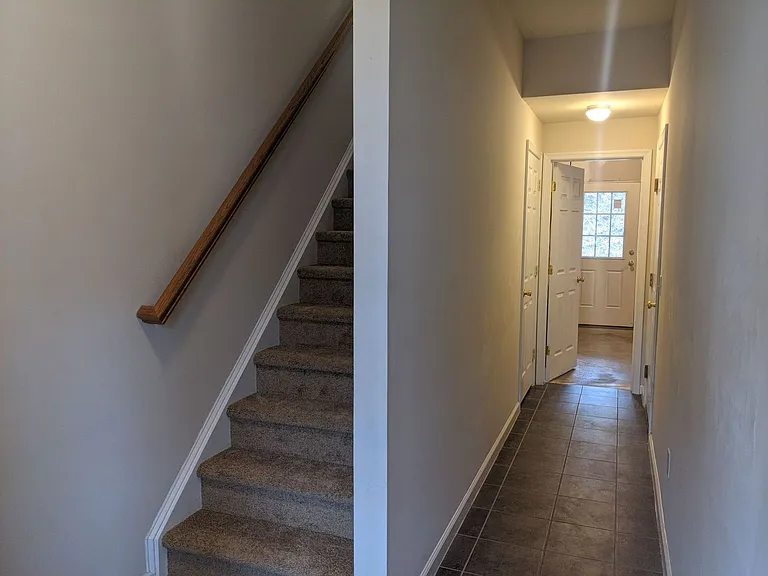 225 Crown Ct — Photo 13
