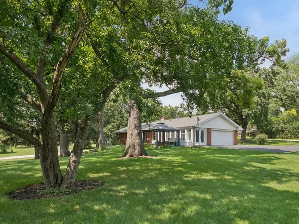 1301 Little John Dr, Elgin, IL 60120