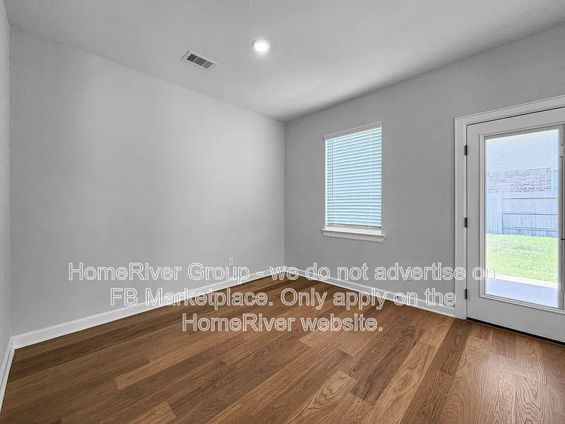 4 bed, 2.0 bath, 1819 sqft, $2,800 — Photo 4