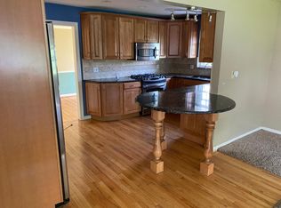 1382 Hawthorne Rd, Grosse Pointe Woods, MI 48236