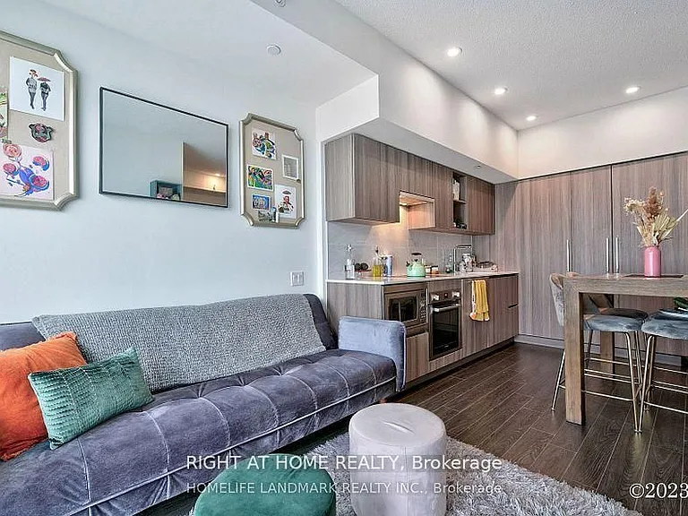 19 Bathurst St #3309 — Photo 8