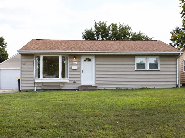 114 E Willman St, Hiawatha, IA 52233