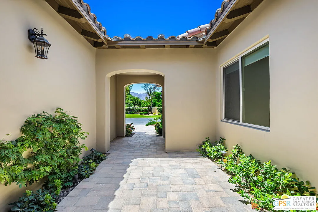 6 bed, 6.5 bath, 3937 sqft, $9,500 — Photo 3