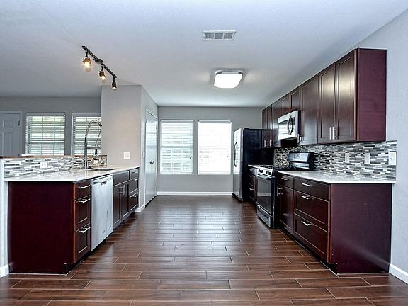 4th image of 5700 Glen Meadow Dr #B