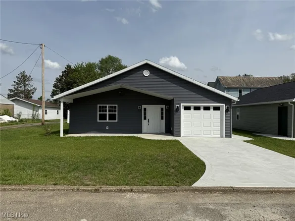 315 S Wallace St, Uhrichsville, OH 44683