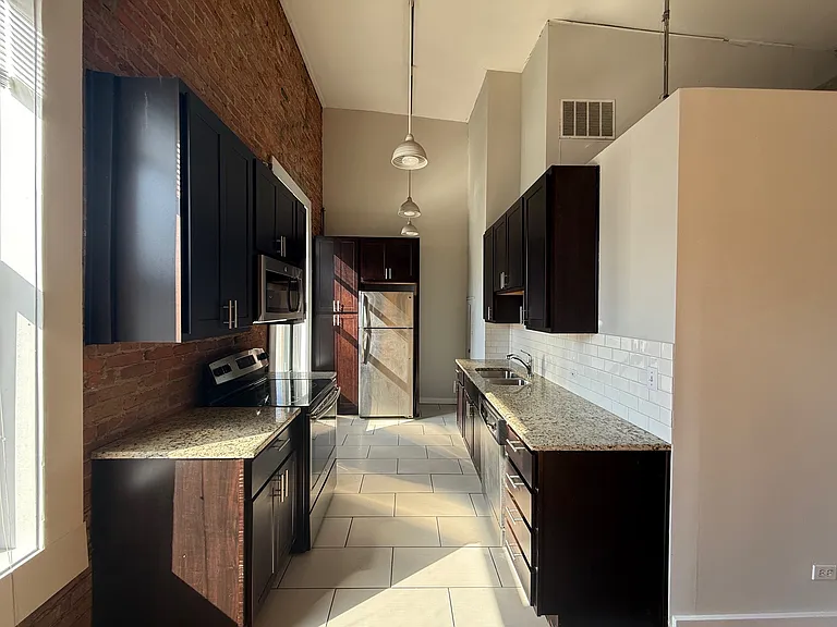 409 N. Milwaukee Ave. — Photo 16