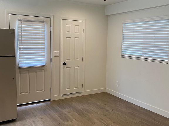 3rd image of 2493 Cheremoya Ave #9