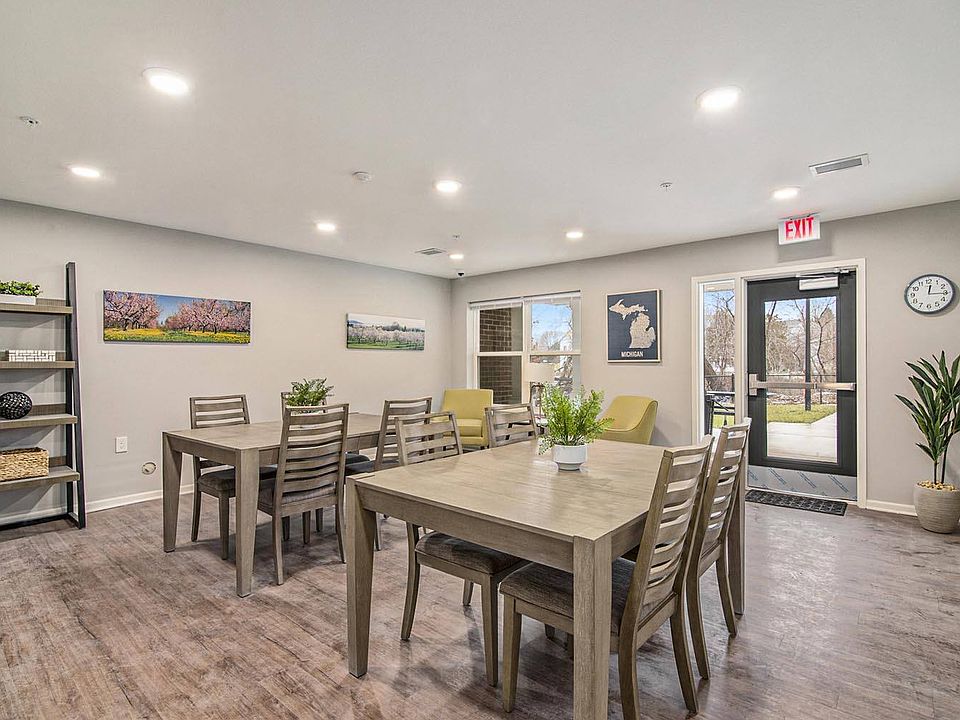 1st image of 520 Wellington St #307