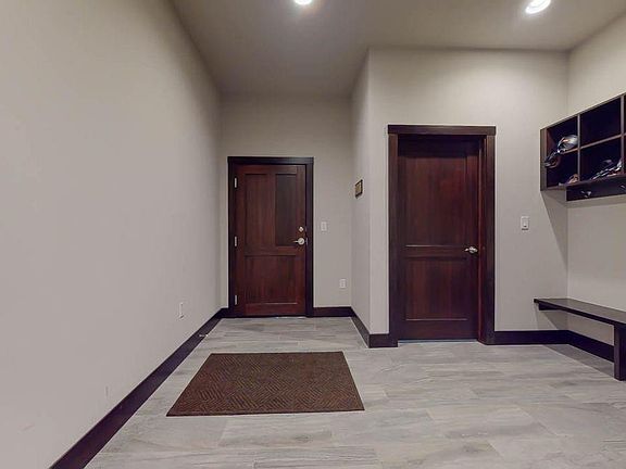 3rd image of 10 Resort Dr