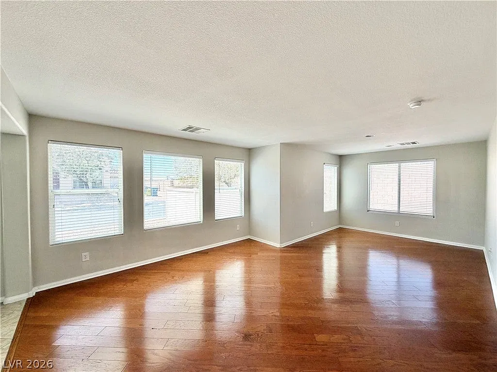 3 bed, 2.5 bath, 1830 sqft, $1,895 — Photo 4