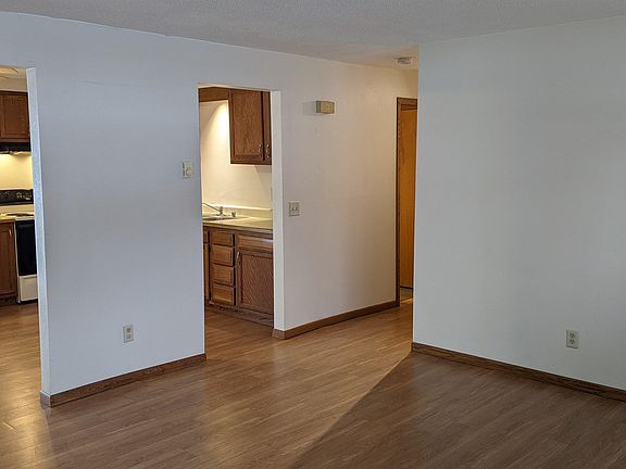 2nd image of 1312-1314 E Lincoln St
