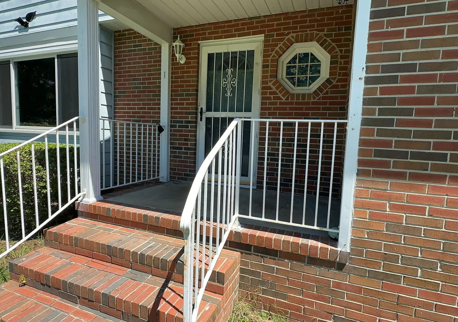 4 bed, 1.5 bath, 1698 sqft, $2,495 — Photo 2