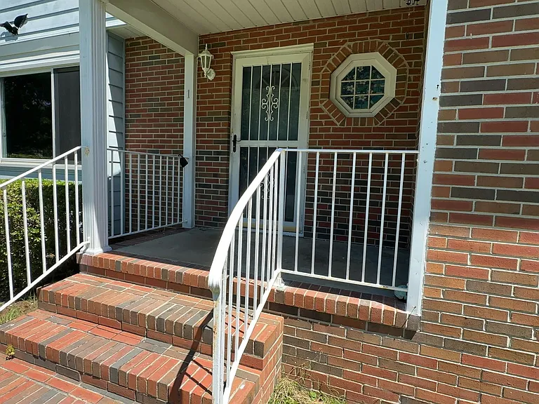 177 Sheppard Dr — Photo 2
