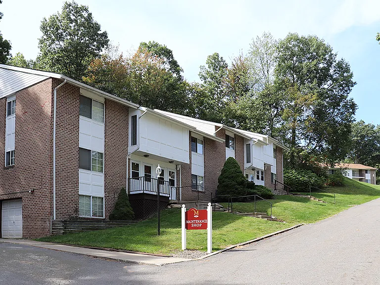 Morgan Manor — Photo 14