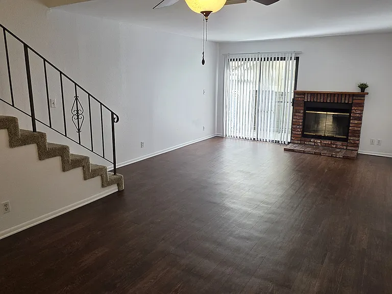 533 E Verdugo Ave — Photo 18