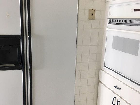 5th image of 2121 N Bayshore Dr APT 606