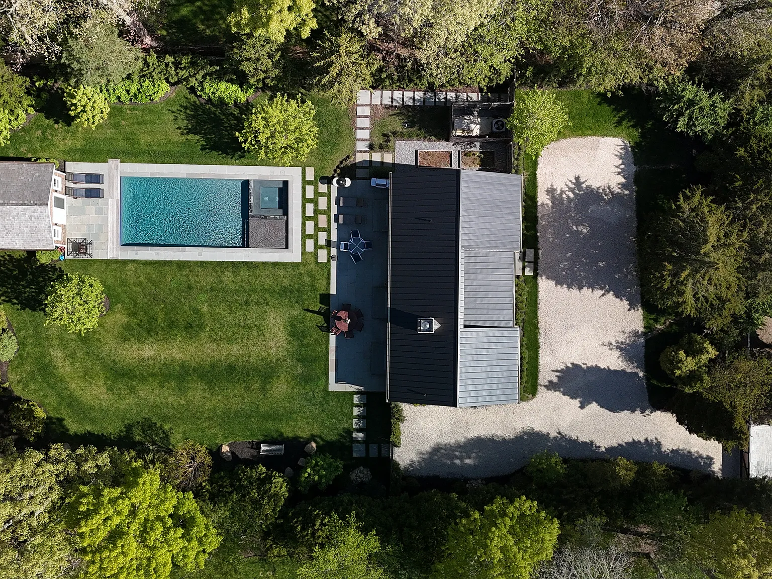 Gorgeous, Gated, Freshly renovated with Magical backyard. — Photo 3