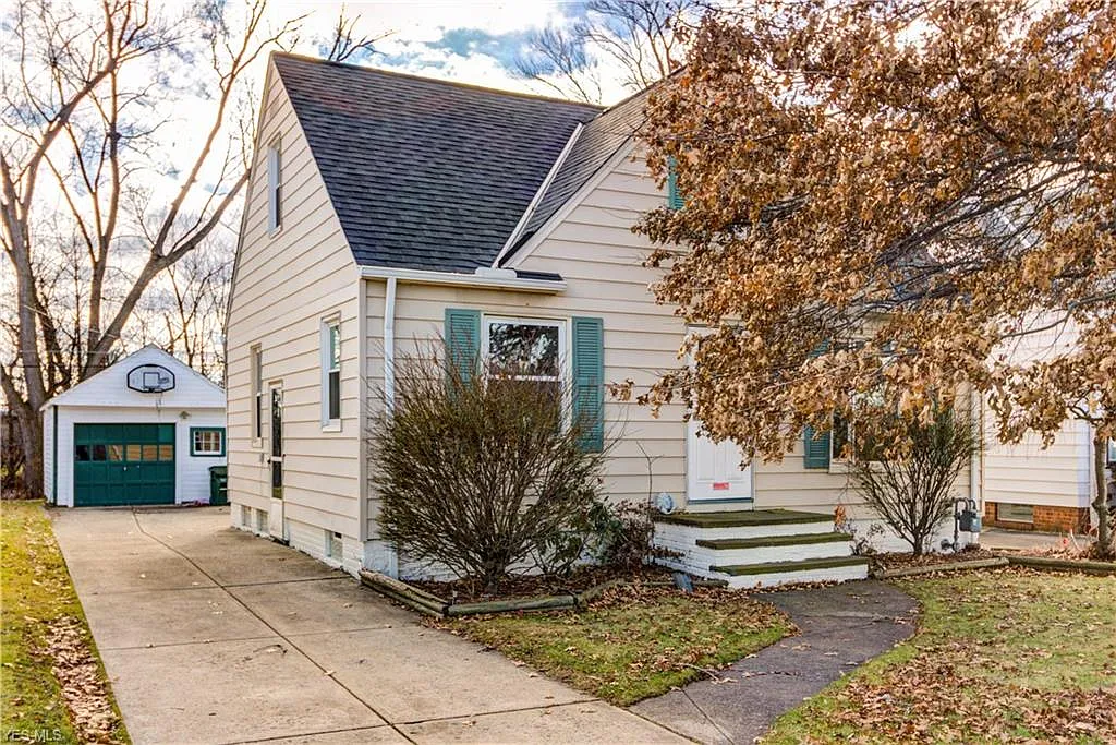 8007 Newport Ave photo 1