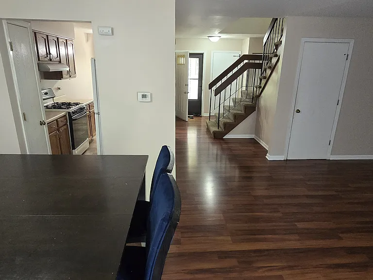 388 E Forest Knoll Dr — Photo 6